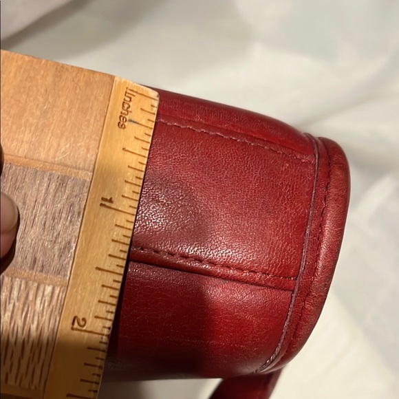 Coach Red Crossbody Bag with Adjustable Strap and Zipper Closure - Picture 15 of 16